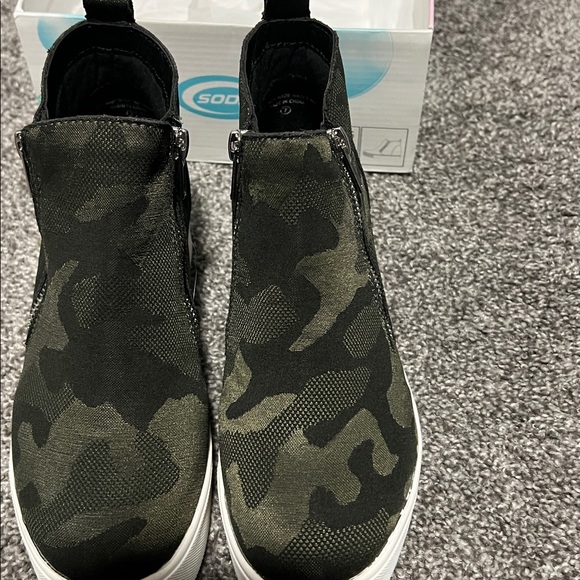 Soda Black and Green Camouflage Wedges - Picture 3 of 14